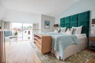 Copyright: Yeghia Narsisian bedroom in suite